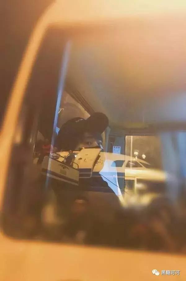 第一批00后易烊千玺,第一批零零后长大