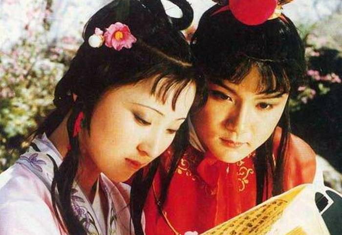 酒店床尾放布的作用,酒店在床尾为什么要放一块布