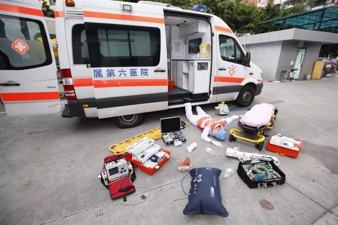 看了这么多炫富摔，这些护士才是最劲爆的~