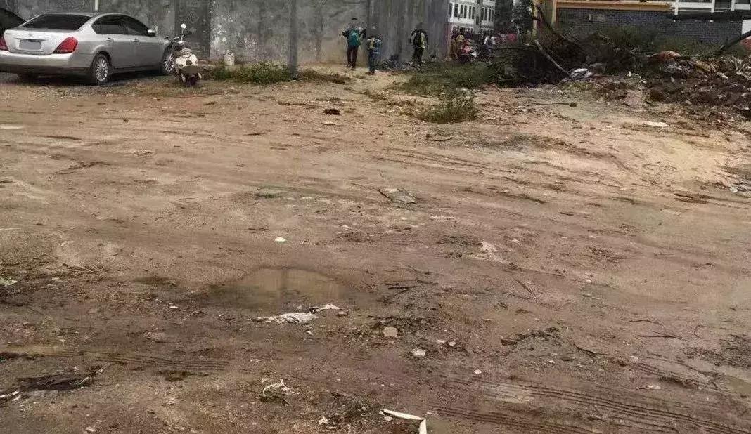 小学生被高中生勒索400块钱,学生被勒索爸爸到校门口