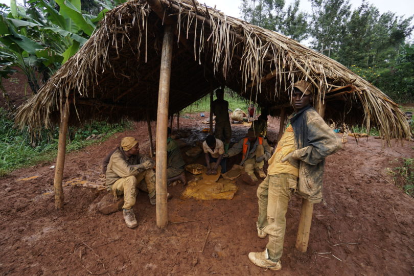走近非洲！刚果手工掘金者教你如何挖矿，家中有矿的日子不远了！
