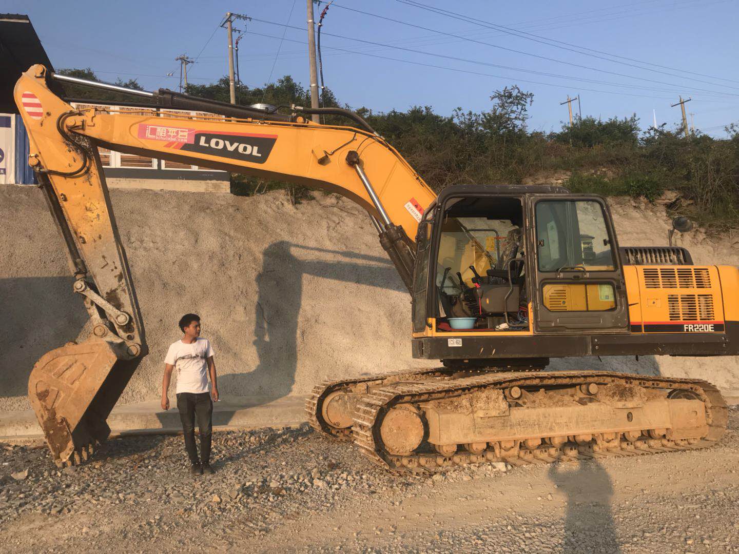 挖机老板拖欠工人工资怎么办,挖机老板亏钱拖欠工资怎么办