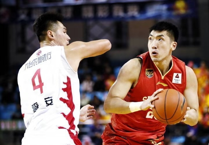 山东男篮4首发被罚下仍拼下胜利，网友调侃裁判抢戏失败