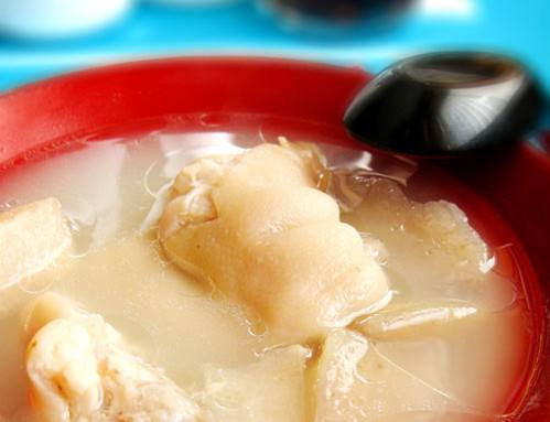 煮黄豆猪脚汤时，做错了这一步，煮出来的汤全是腥味！