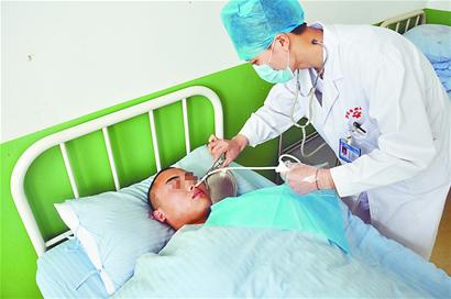 插胃管时胃管盘在口腔,怎么办?