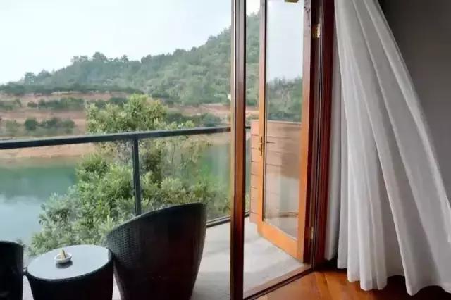 大叔为钓鱼买下一座岛,40岁大叔100块改造房间