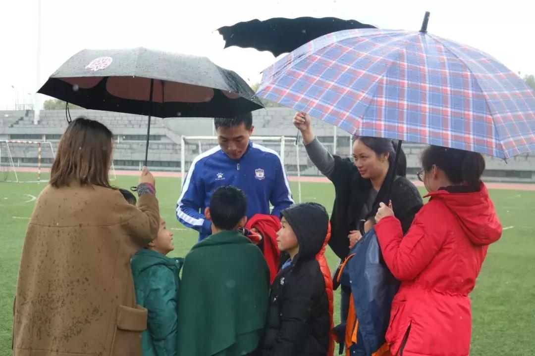 秋冬季节踢球怎么穿,秋冬踢球怎么穿裤子