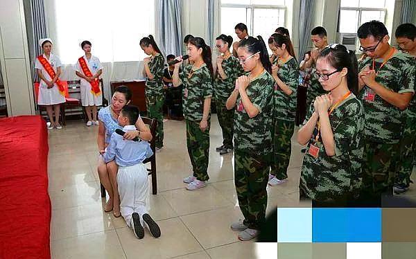 电击教授杨永信所在的临沂网戒所，传出一声声孩子惨叫……