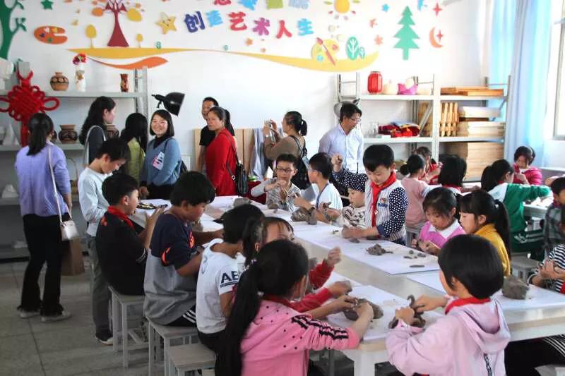 爱心成就梦想教育创造未来,爱心凝聚力量希望成就未来