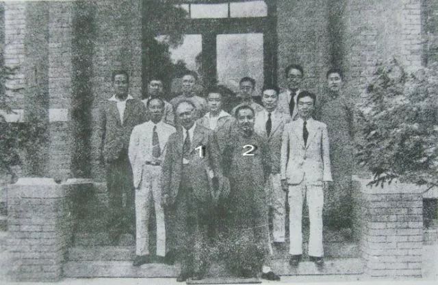 玻尔年轻时,玻尔年轻时的样子