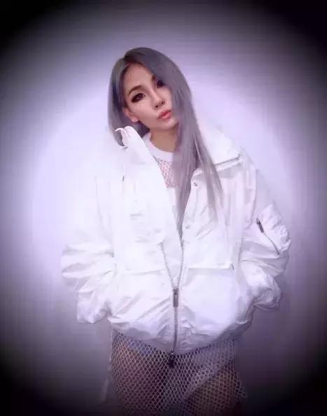 既可以混迹街头也可以穿正装,既能上班又能出去玩的穿搭