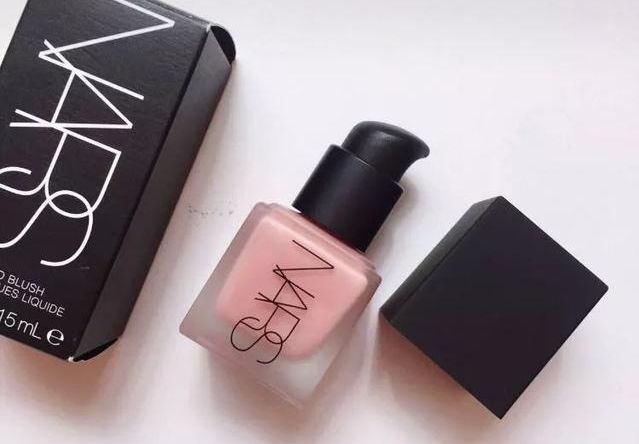 杨幂满脸雀斑、皮肤蜡黄,丑出新高度?伪素颜这样打造~