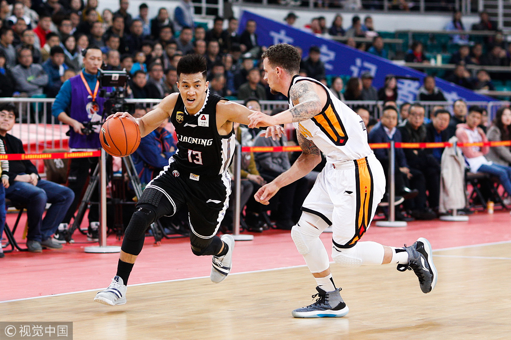 郭艾伦超级后卫运球,一颗冉冉升起的新星郭艾伦