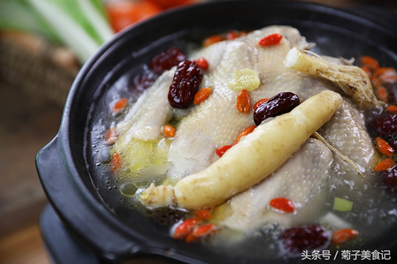 鲜人参汤补气血做法,鲜人参炖鸡汤的正确做法和功效