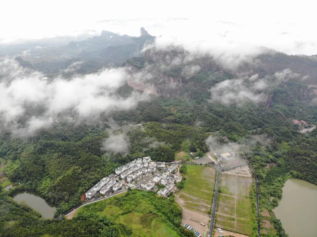 丹霞山景区内住宿多少钱,到丹霞山当天有没有地方住宿