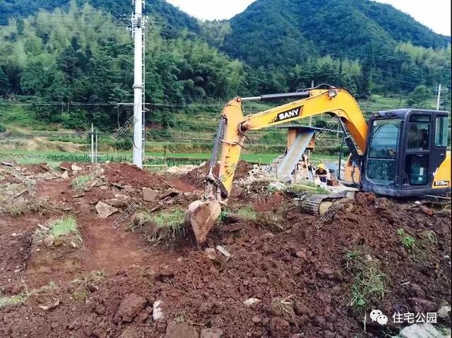 农村自建房三层小别墅真实视频,2022年河南自建房包工280一平贵吗