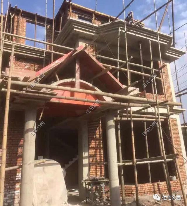 农村自建房三层小别墅真实视频,2022年河南自建房包工280一平贵吗