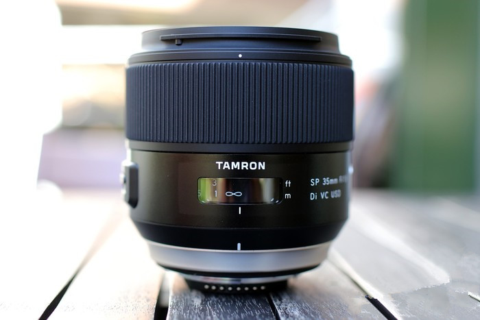 腾龙性价比最高的大变焦镜头推荐,腾龙35mm1.8定焦镜头值得买吗