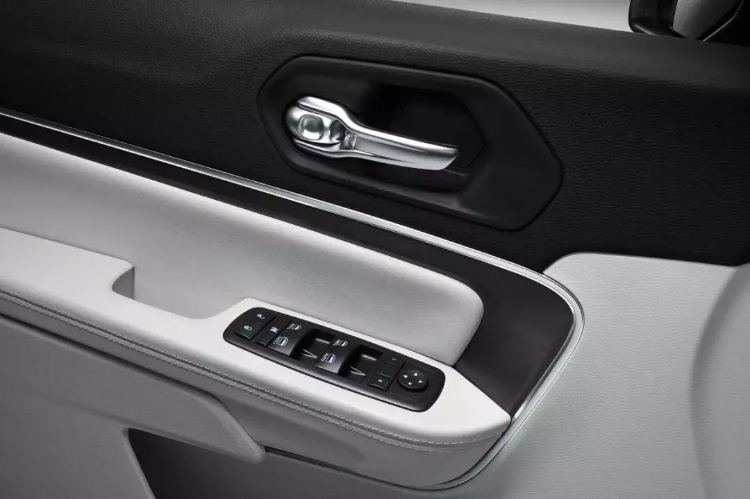 梁洪的私人订制丨用全知全能的Jeep指挥官，载一程惊喜与浪漫