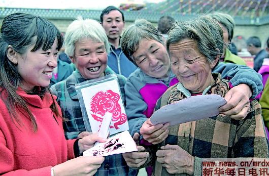 新华每日电讯｜踩着安塞腰鼓激昂的鼓点，伴着信天游高