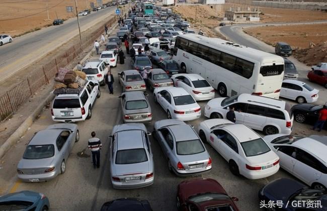 叙利亚约旦边境开放,约旦人涌入大马士革购物旅游做生意