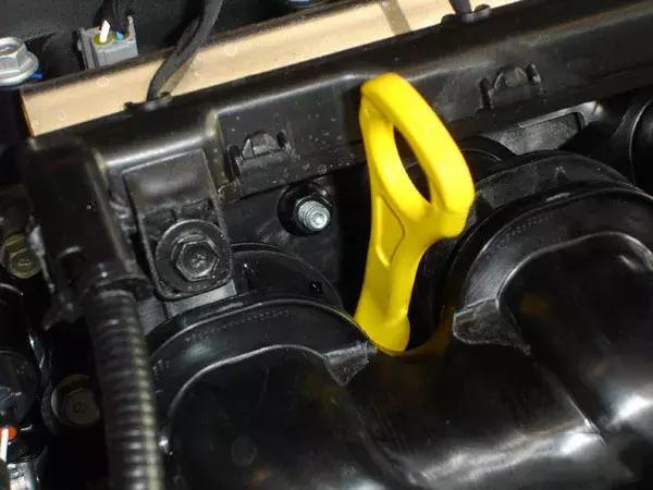 车子机油加多了怎么吸出来,机油加多了车子跑不动怎么办