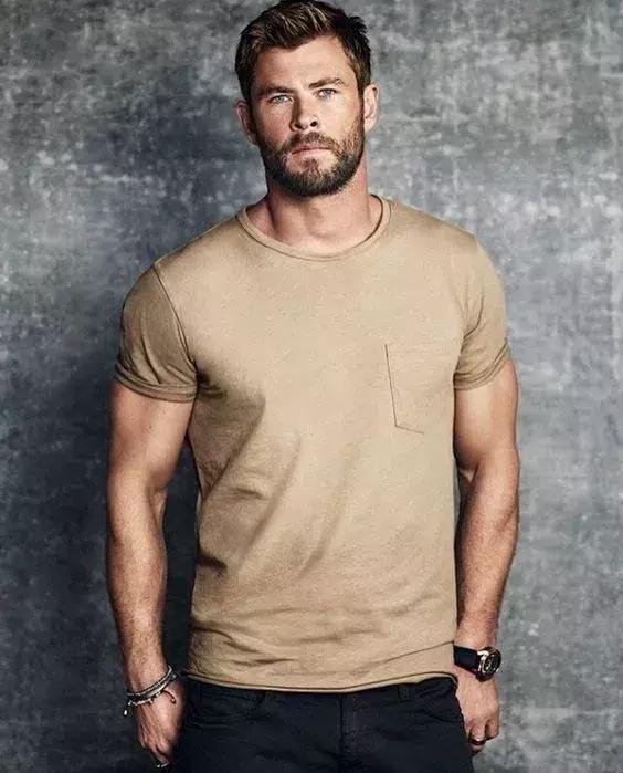 浜湁100涓囩矇涓濆嵈琚槻绗戠殑瑙嗛,700涓囩矇涓濆拰骞崇簿鑻变富鎾鍢茶