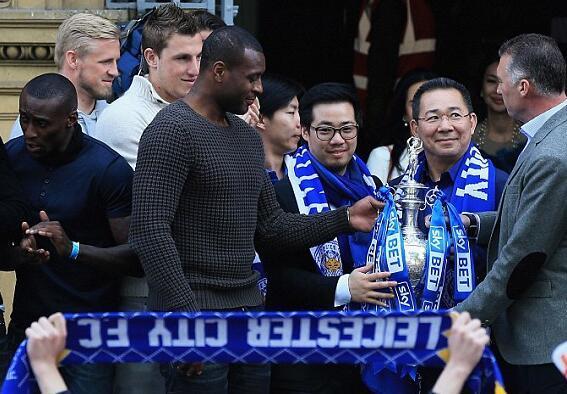 「不谈足球」悲伤，莱斯特城主席遇难！请珍惜身边每一位亲人朋友