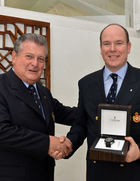 名人都爱昆仑表，为什么选他当代言？