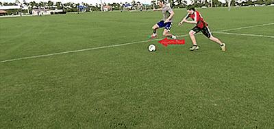 边路如何内切进攻,足球边路战术教学11人