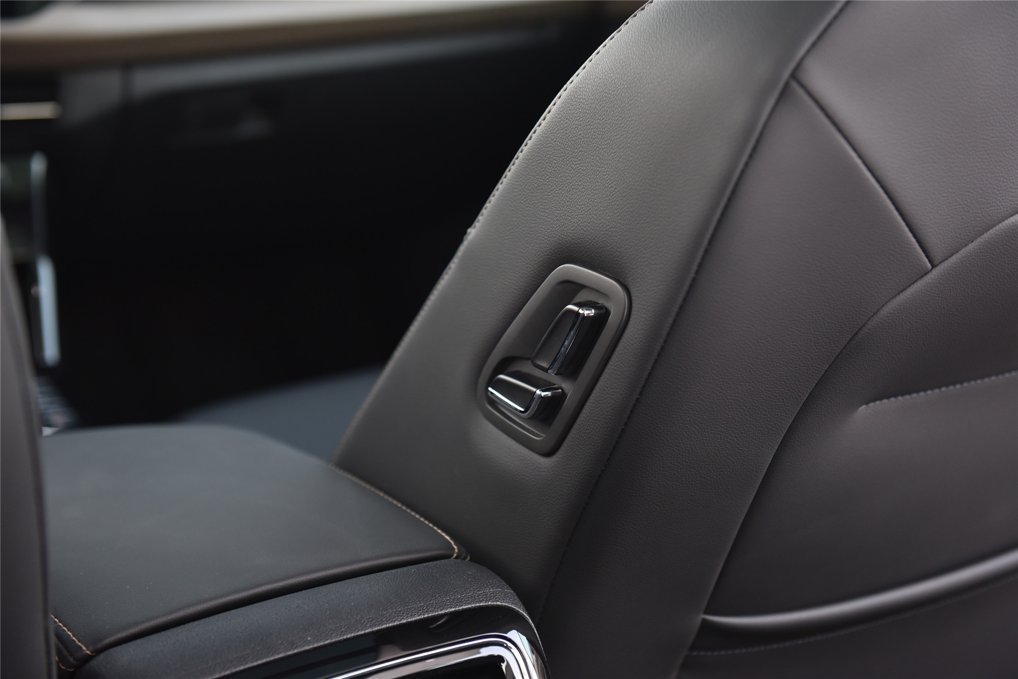 帕萨特途昂怎么选,途昂和帕萨特对比