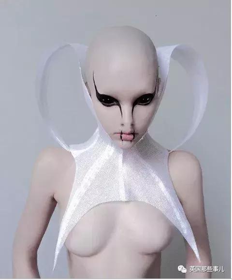 国外最近爆火的鞋子,国外很火的高跟鞋