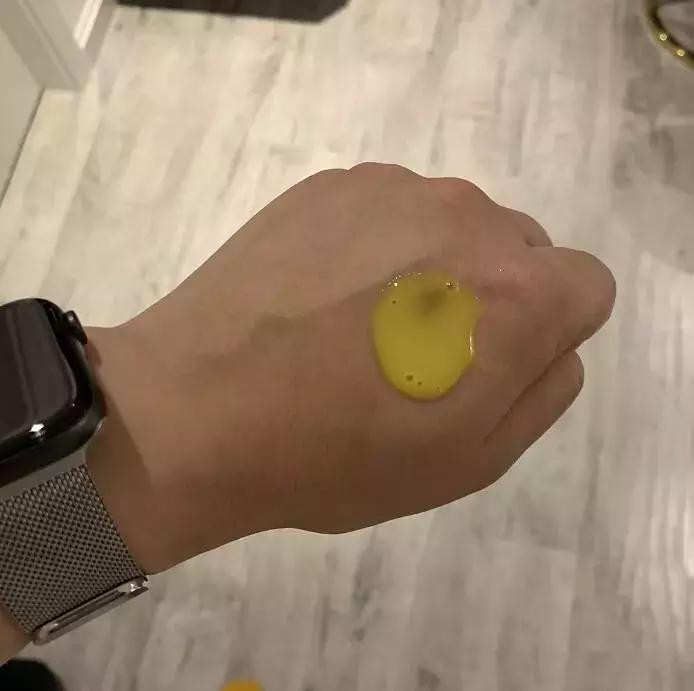 她希望头发躁起来，我希望头发乖一点