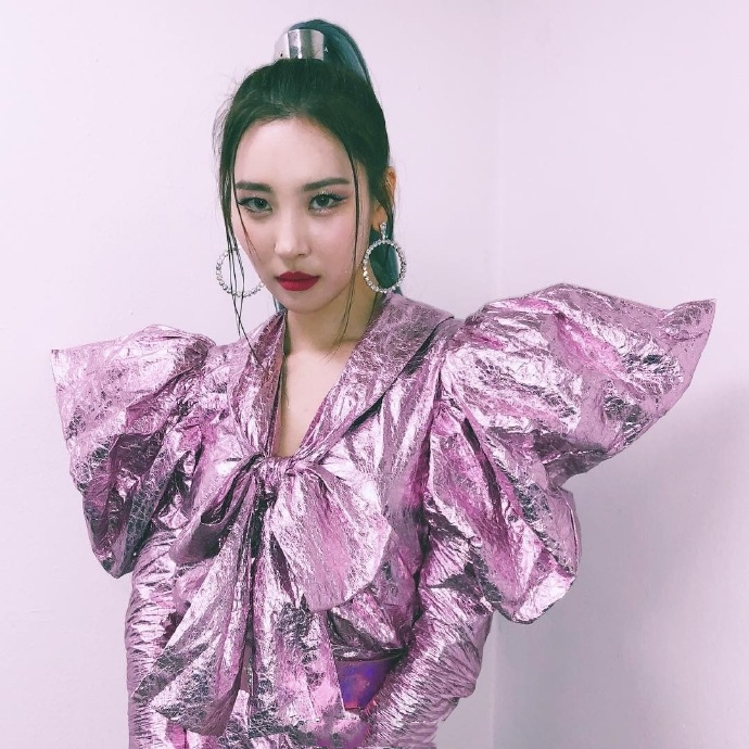 李宣美穿短裙子 (李宣美红毯2018)