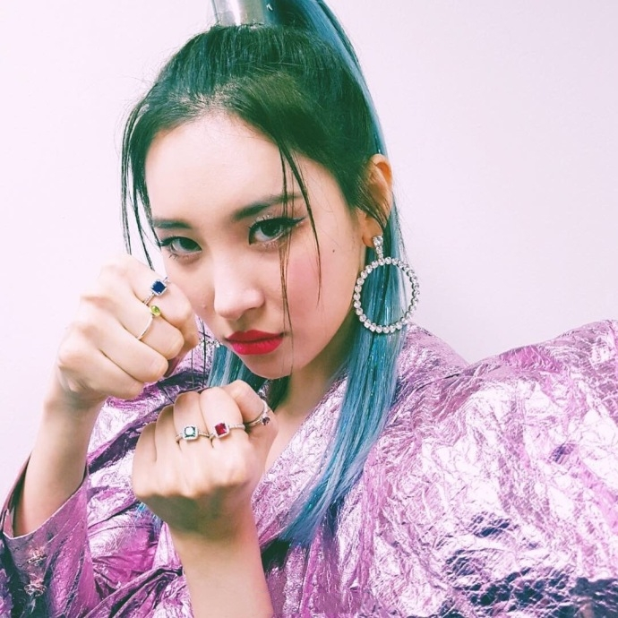 李宣美穿短裙子 (李宣美红毯2018)