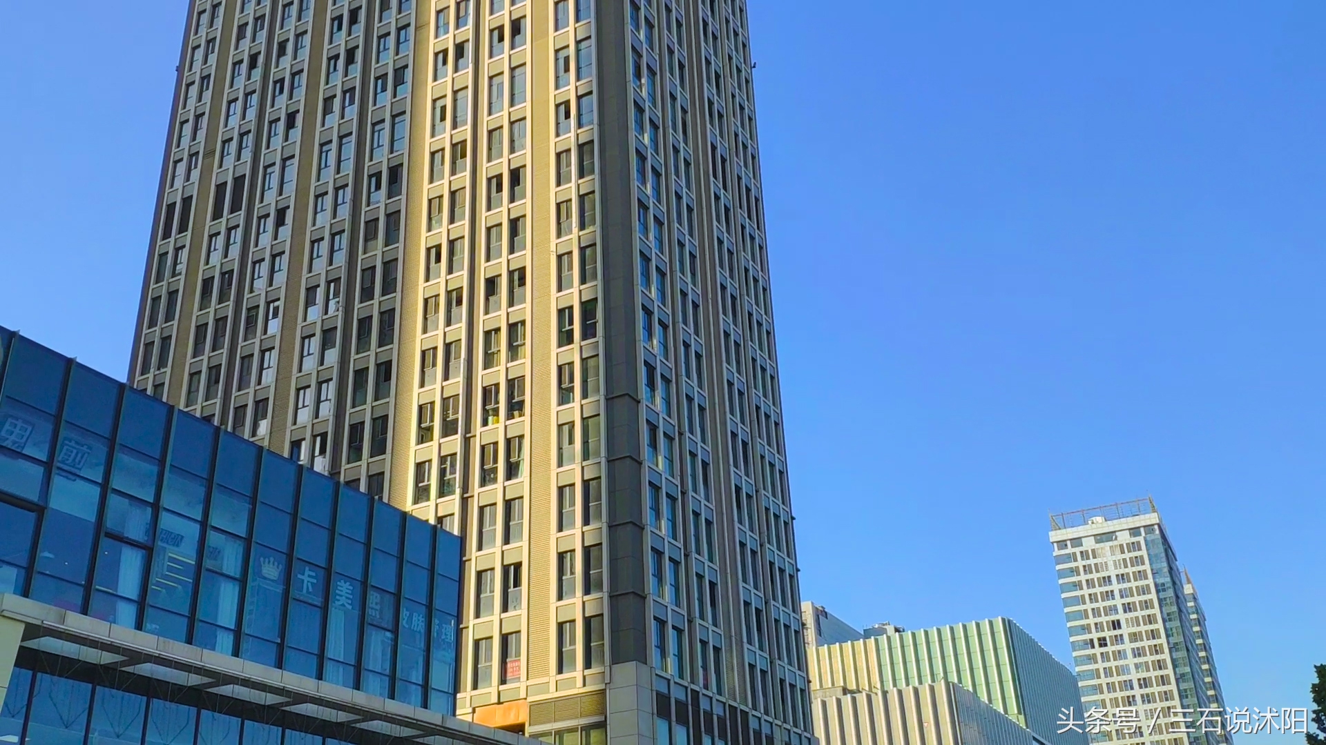 在沭阳高楼可以看见灌云的山,站在最高处看整个城市