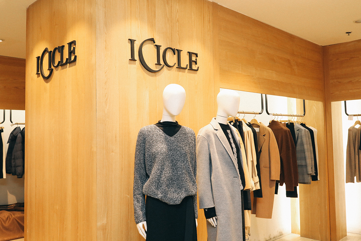 重庆网红打卡解放碑,打卡网红地洪崖洞解放碑