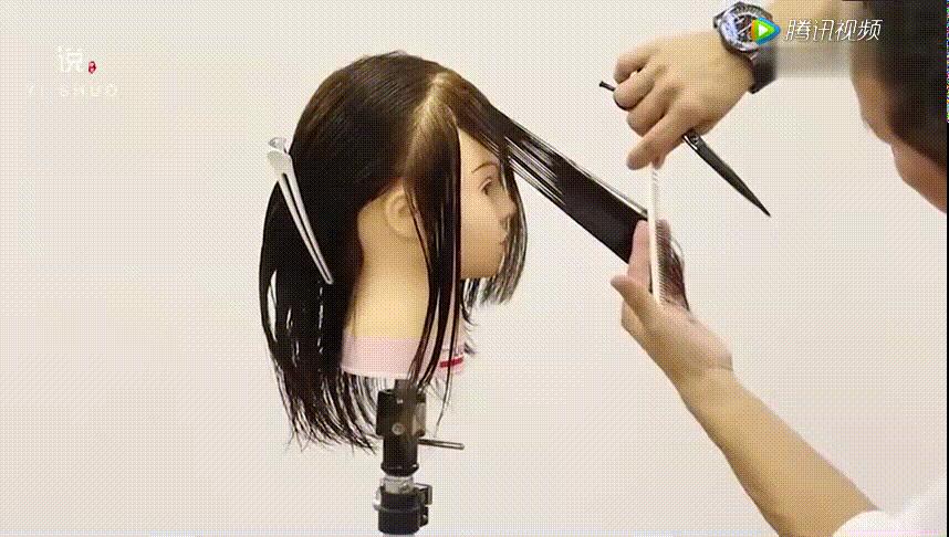 剪发时怎样才能快速弄干净碎发,零基础女士长碎发剪发教程