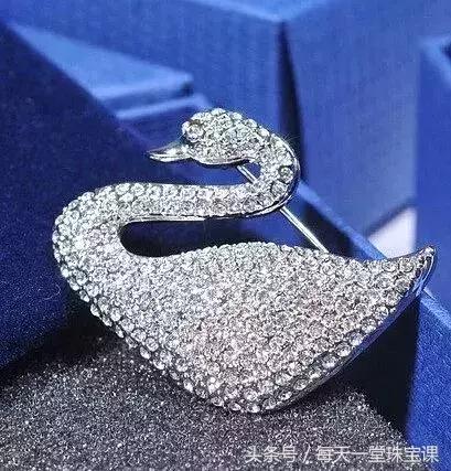 锆石和施华洛世奇水晶哪个值钱,十大假珠宝