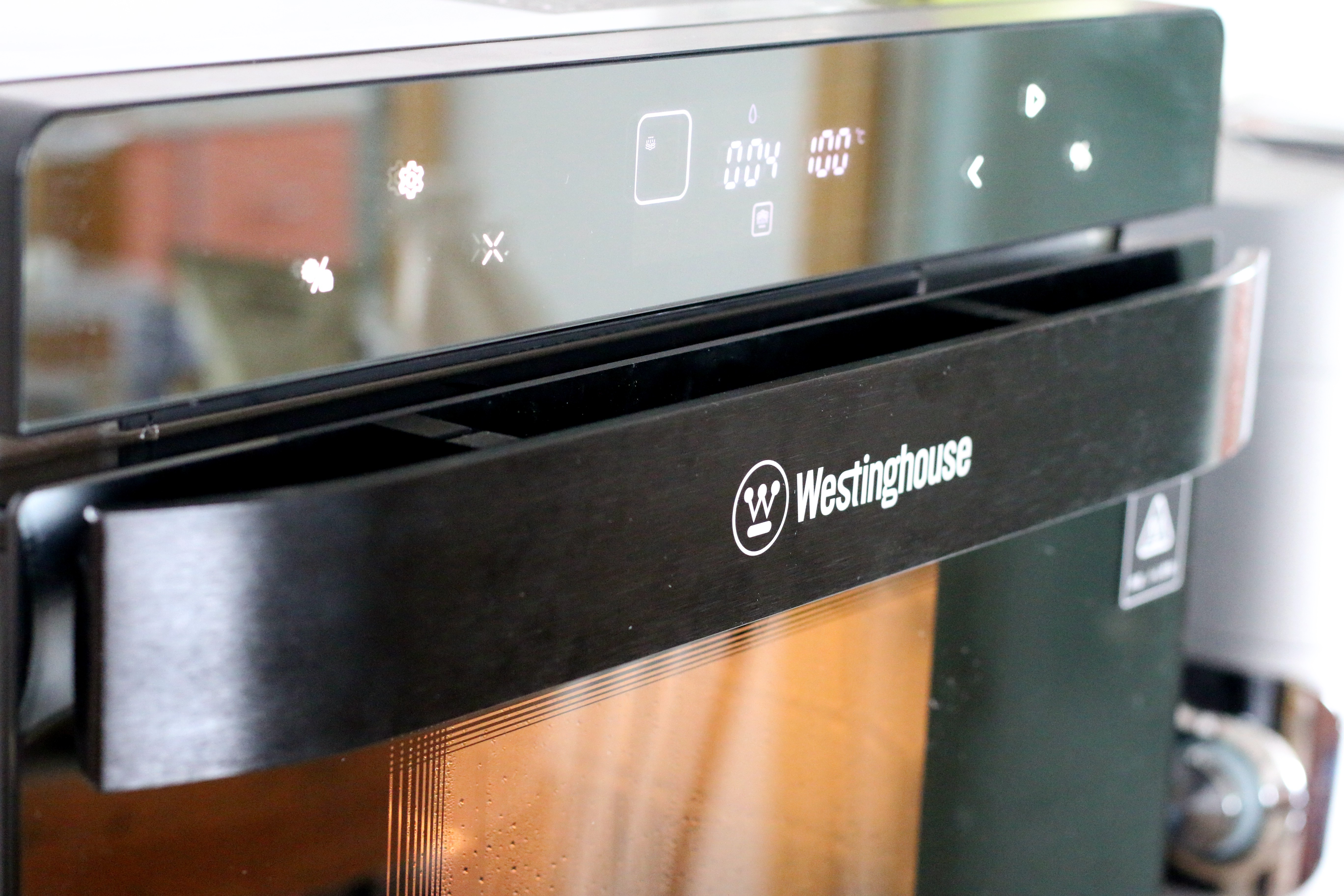 叫老公买了一台机器，厨房做菜无油烟，皮肤也变好，还宽敞了许多