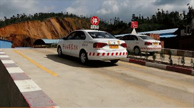 学车考驾照必备机器人教学,学车机器人教练好吗