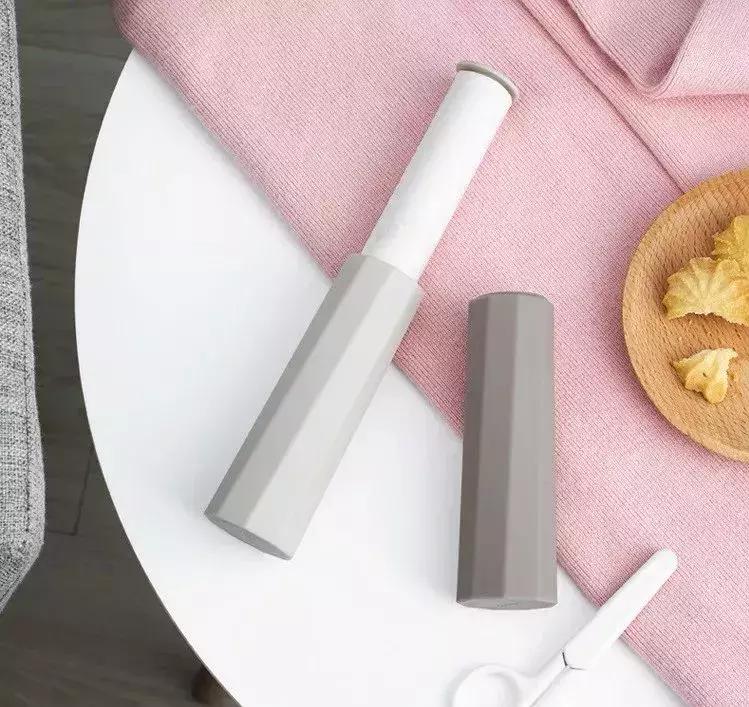 彻底消灭大衣尘屑？超实用的粘毛筒，值得我安利一整季！