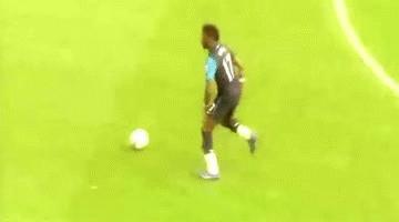 范佩西凌空抽射阿森纳是谁助攻,范佩西鱼跃冲顶和j罗的凌空抽射