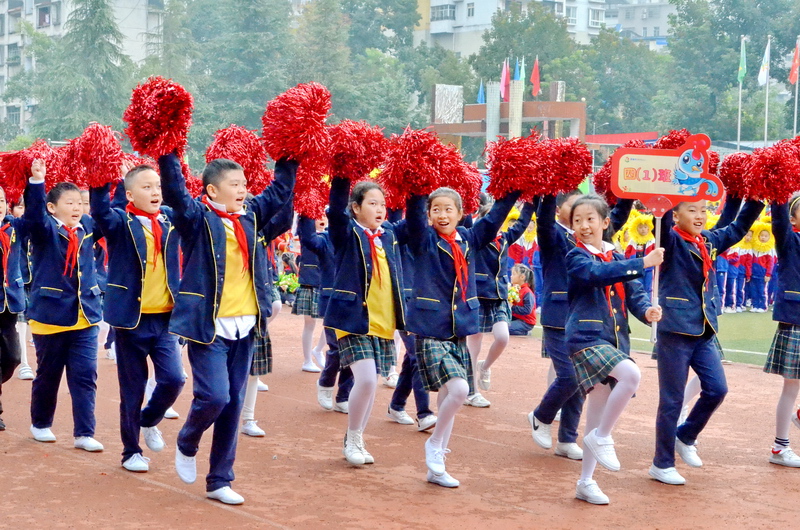 恩施市实验小学足球比赛,建始县实验小学2023运动会