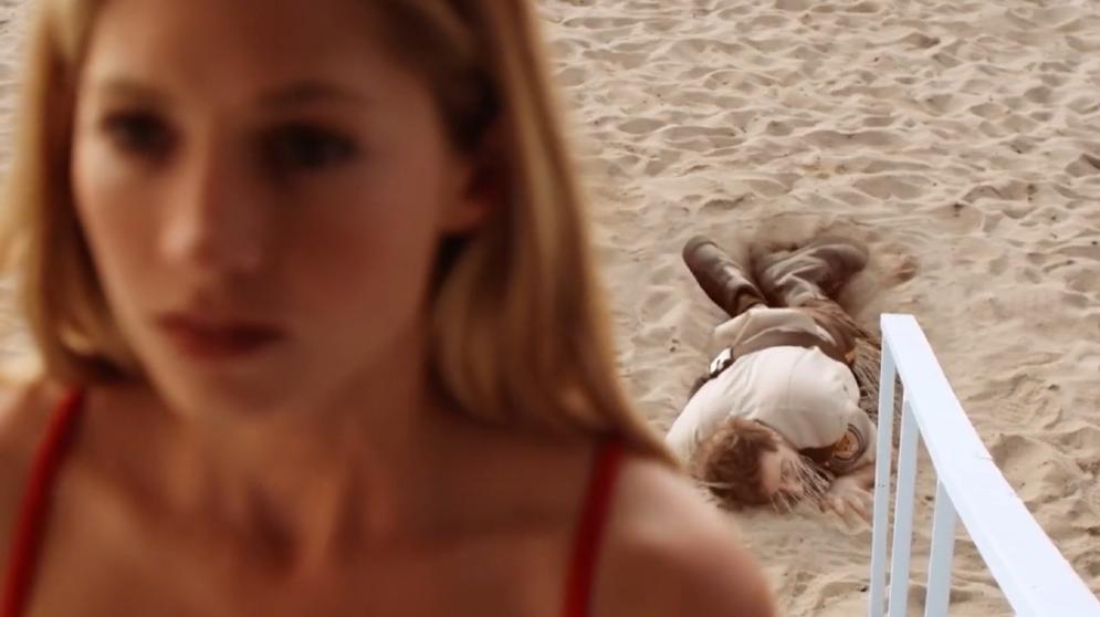 恐怖电影女子被怪物啃食,美国经典恐怖片变异的食人怪物