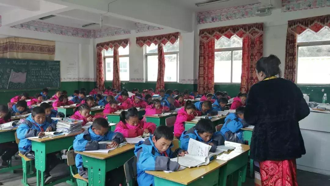 从漏雨“草堂”到现代化校园——*藏西**昌都4000米高原学堂话变迁