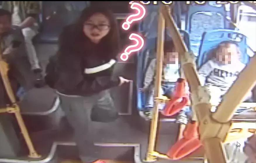 两岁小孩叼着奶瓶能睡着正常吗,两岁孩子叼着奶嘴离家出走