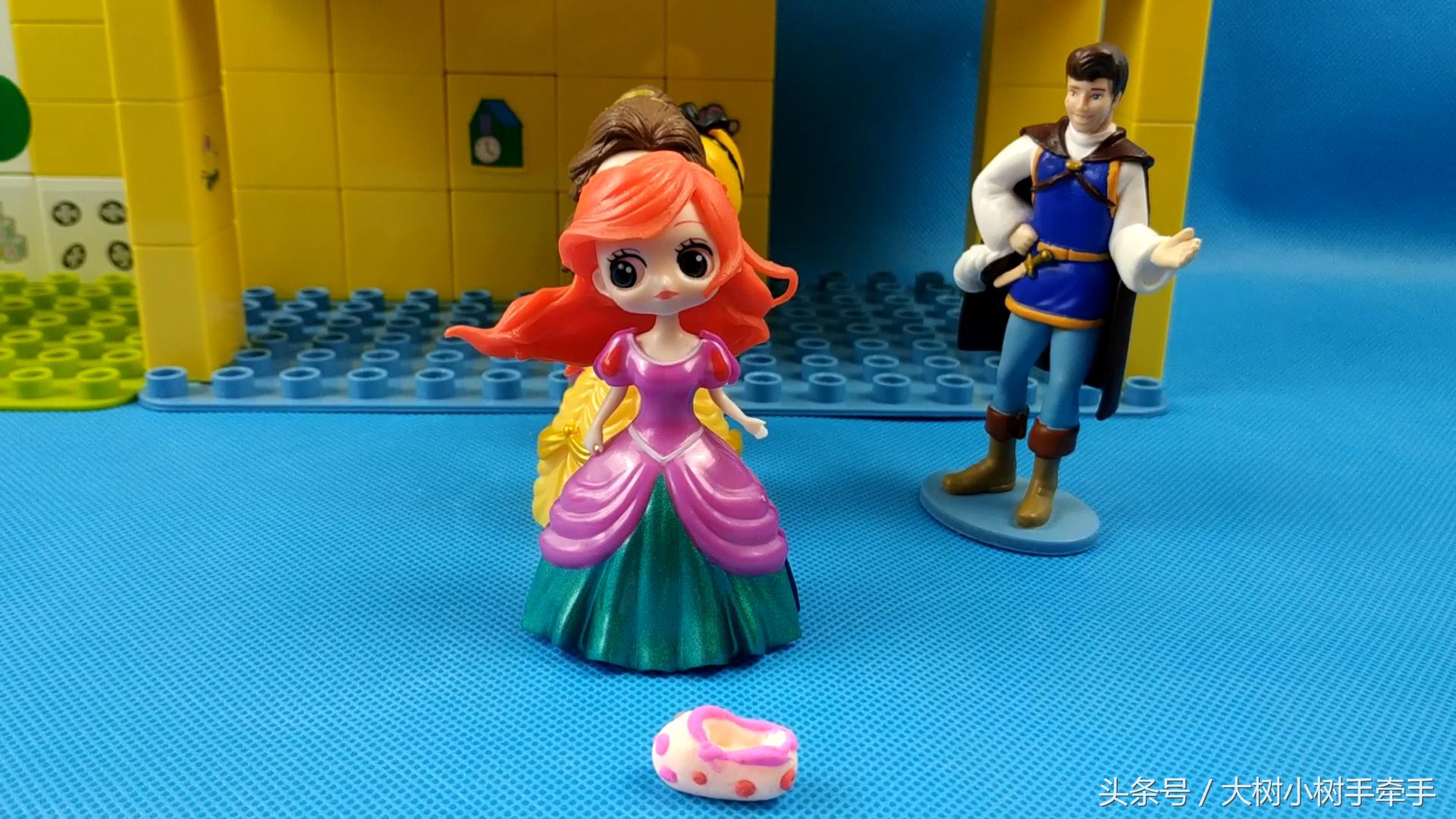 一只水晶鞋惊动王宫，王子到处找鞋的主人，她到底是谁