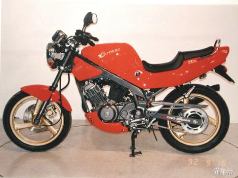 雅马哈fzs150摩托车最新版,雅马哈fz150百公里加速成绩