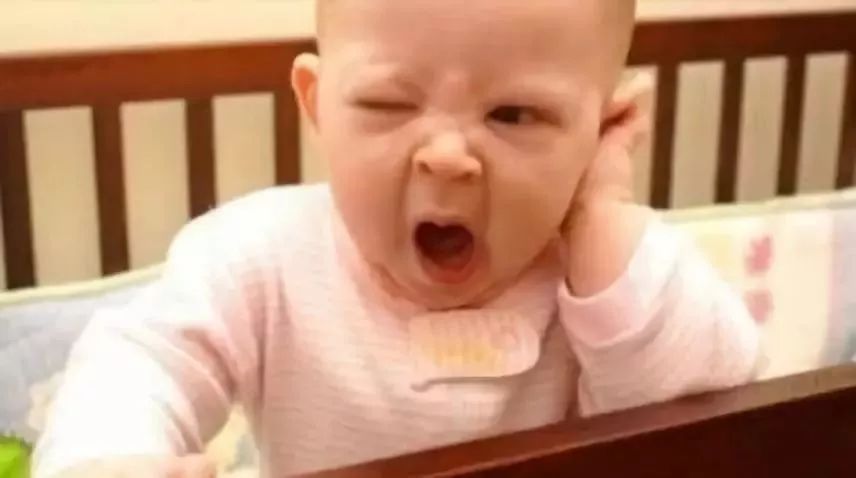 宝宝耳朵脓血直流，差点失聪！这些小动作成元凶，家长不能忽视